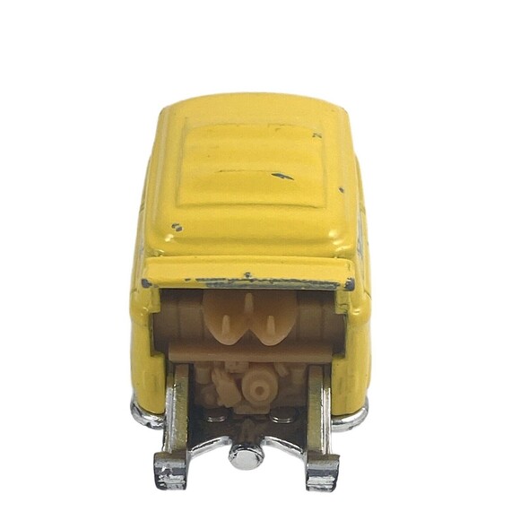 2012 Hot Wheel Volkswagen Kool Kombi Van Car Yellow Surf 1:64 Scale Die-Cast - Picture 3 of 4